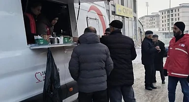 Kızılay çorba dağıttı, dar gelirlinin içi ısındı