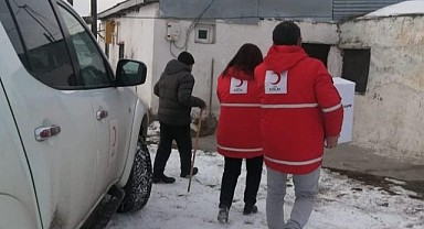 Kızılay Kadın Ardahan Şubesi, ihtiyaç sahiplerine yardım elini uzatıyor