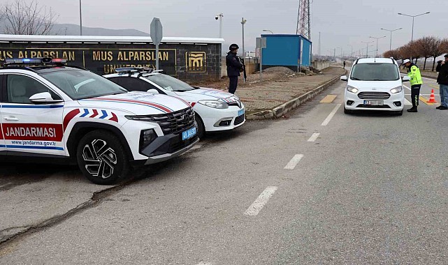 Muş'ta kış lastiği denetimleri sıkılaştırıldı