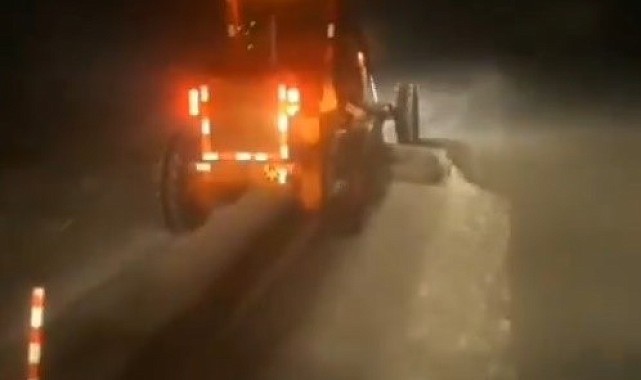 Muş'ta ulaşıma kar engeli: Kapanan Muş-Kulp-Diyarbakır yolunu açma çalışmaları sürüyor