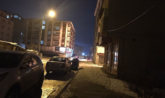 Nehir sokak sakinleri, aydınlatma direği bekliyor