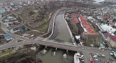 SUYA ATILAN İMZA 71 YAŞINDA