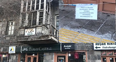 Tarihi yapı Ankara Palas Oteli’ne şerit çekildi! vatandaşlar restore edilmeyen binayı eleştirdi