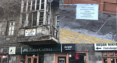 Tarihi yapı Ankara Palas Oteli’ne şerit çekildi! vatandaşlar restore edilmeyen binayı eleştirdi