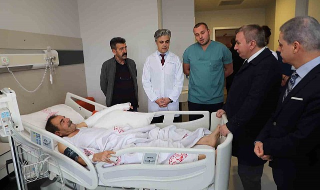 Vali Aydoğdu, otobüs kazasında yaralananları hastanede ziyaret etti