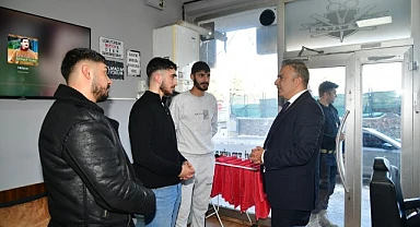 Vali Çiçek, esnaf ve vatandaşla bir arada