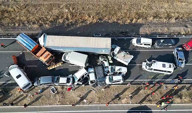 Van'daki zincirleme trafik kazalarına 35 araç karıştı