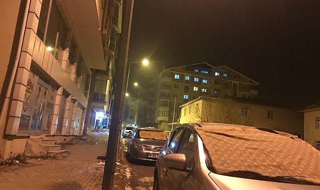 Vatandaşlardan araçlarına battaniyeli önlem