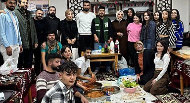 Yeşilay Ardahan şubesi çiğ köfte partisi verdi