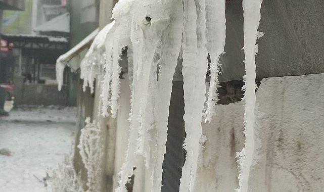 Ardahan buz tuttu: Göle eksi 27,1 derece