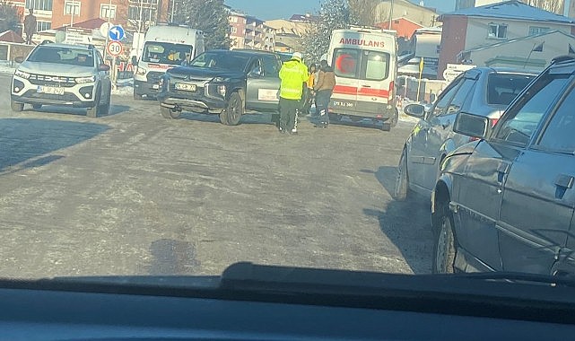 Ardahan’da ambulans kaza yaptı