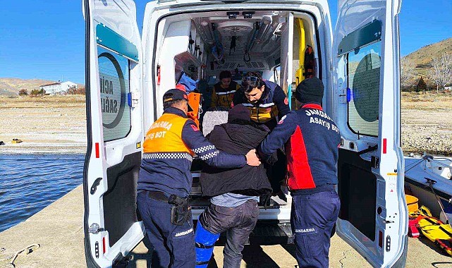 Balık tutarken kayalıktan düşen vatandaş kurtarıldı