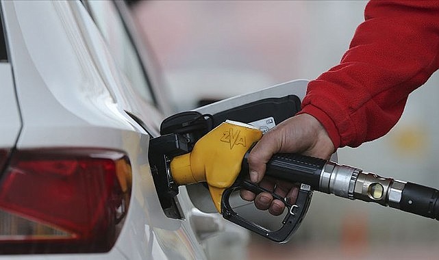 Benzine 1 lira 27 kuruş zam gelmesi bekleniyor