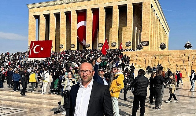 CHP Genel Başkanı Özgür Özel’in “Kırmızı Kart” çıkışı Ardahan’da esprilere konu oldu