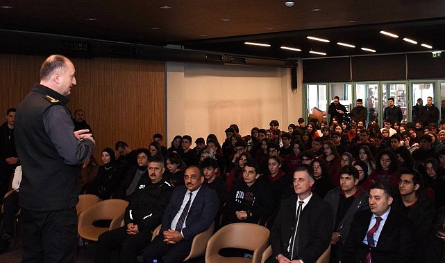 Emniyet Müdürü Baybaba, öğrencilere polisliği anlattı