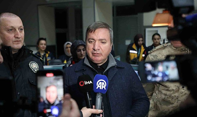 Erzincan Valisi Aydoğdu, yeni yılı güvenlik ve sağlık ekipleriyle karşıladı