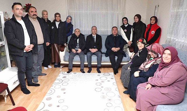 Evi yanan kadına destek Erzincan Valiliğinden geldi