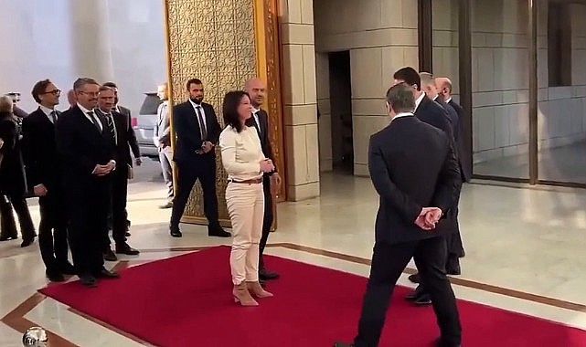 Kadın-erkek tokalaşması haram mıdır?