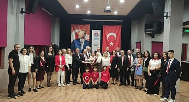 Maltepe Ardahanlılar Derneği’nden Kura Kadın Futbol Takımına maddi destek