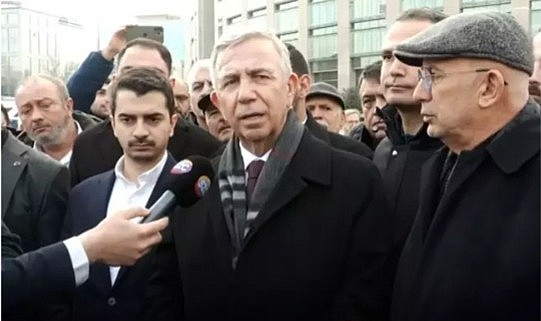 Mansur Yavaş, İmamoğlu'na destek için Çağlayan Adliyesi'ne geldi