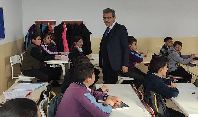 Müdür Uzantı Hanak'ta okulları ziyaret etti
