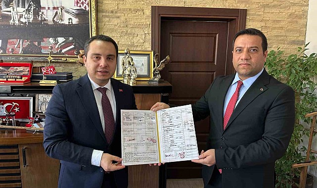 Muradiye Kaymakamı Aydoğan'a anlamlı hediye