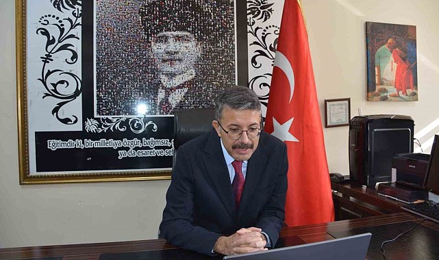 Öğretmenlere hitap eden Vali Çelik: "Her başarı hikayesinin giriş, gelişme ve sonuç kısmında sizler varsınız"