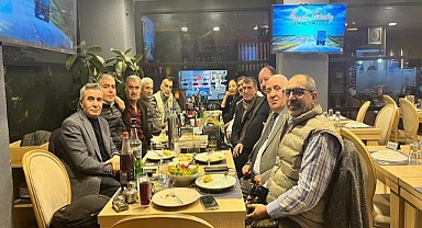 Serhat Ardahanspor eski başkanı Gökdemir Ardahanlı gazetecileri yeni mekânında ağırladı