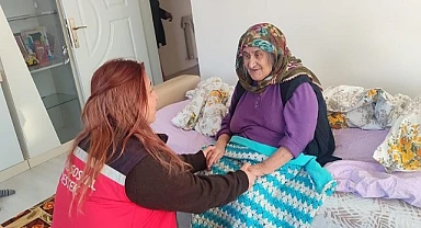 Sosyal Hizmetler personeli görme engelli vatandaşları evlerinde ziyaret etti