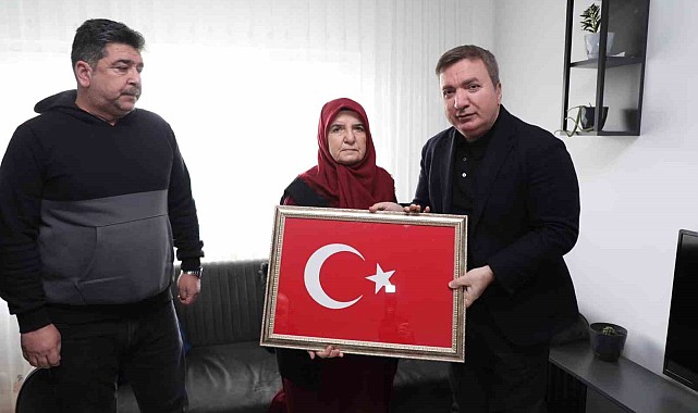Vali Aydoğdu şehit ailesi ve hastanede yaşlı kadını ziyaret etti