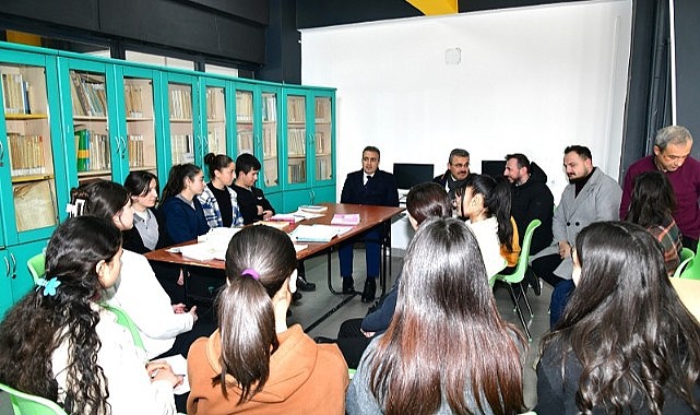 Vali Çiçek, öğrencilerle Türkiye Yüzyılını konuştu