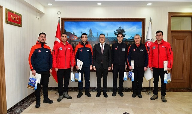 Vali Çiçek’ten, JAK ve AFAD personeline ödül