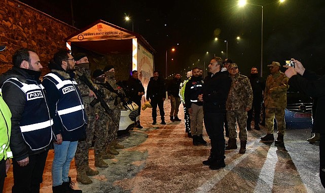 Vali Çiçek, yılbaşında mesai yapan ekipleri ziyaret etti