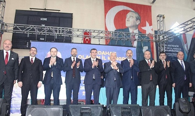 Ak Parti İl Kongresi miting havasında yapıldı