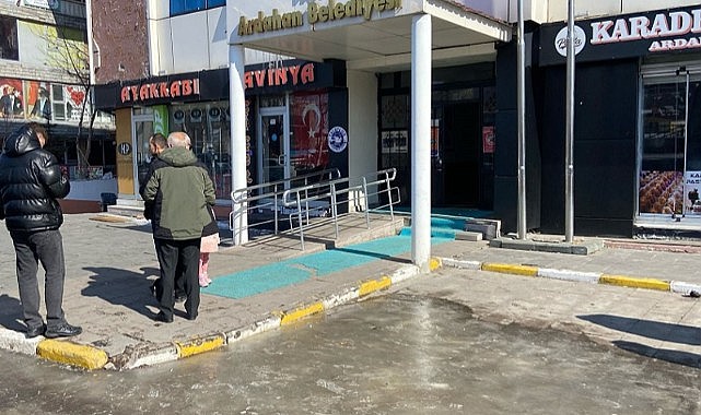 Belediyeden ücretsiz buz pateni pisti!