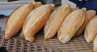 Ekmek 15 TL'den satılmaya başlandı