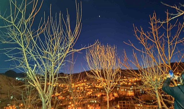 Hakkari'de ay ve venüs bir arada
