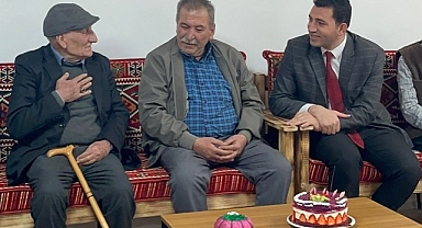 Huzurevi sakinlerine doğum günü sürprizi