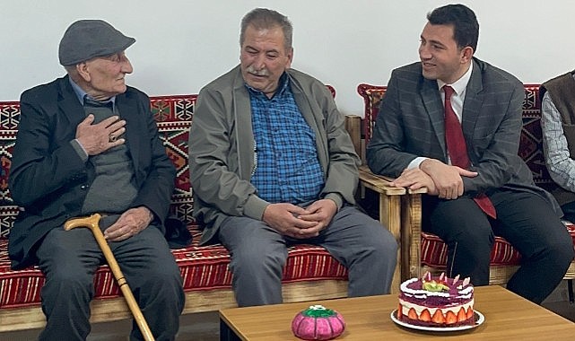 Huzurevi sakinlerine doğum günü sürprizi