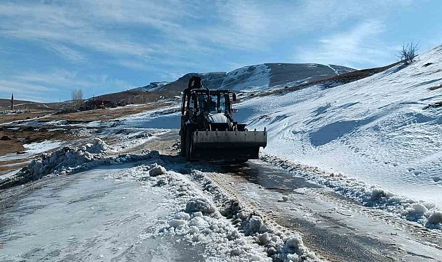 Iğdır'ın dağ köylerinde tipi ve buzlanma nedeniyle kapanan yollar açılıyor