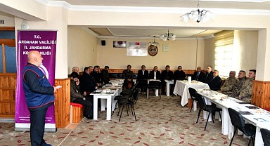 Jandarma, Çıldır’da dolandırıcılık ve güvenlik eğitimi verdi