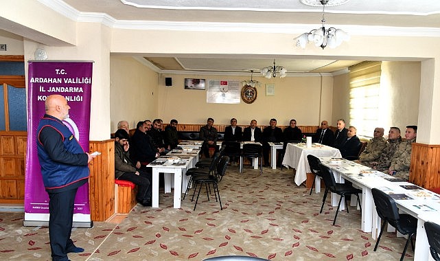 Jandarma, Çıldır’da dolandırıcılık ve güvenlik eğitimi verdi