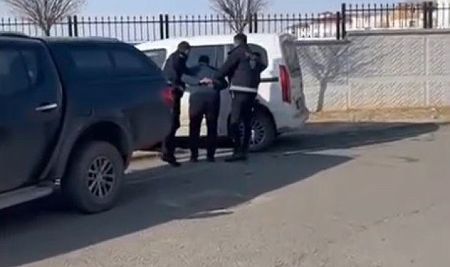 Kars'ta 11 yıl hapis cezası bulunan 1 kişi çatıda yakalandı