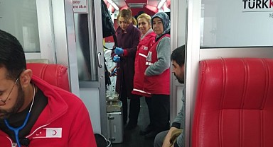Kızılay’ın kan bağışı aracı Ardahan’da yardımsever vatandaşlarla buluştu