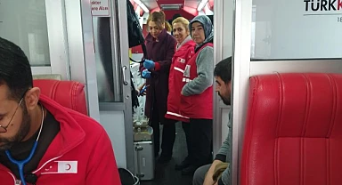 Kızılay’ın kan bağışı aracı Ardahan’da yardımsever vatandaşlarla buluştu
