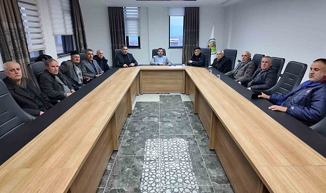 Pütürge Belediye Başkanı Mikail Sülük, vatandaşların taleplerini dinledi