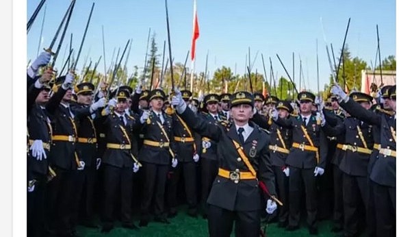 TSK'dan ihraç edilen teğmenlerden ilk tepki: Beklediğimiz şeydi