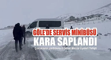 Yolda kalan okul servisini meclis üyeleri kurtardı