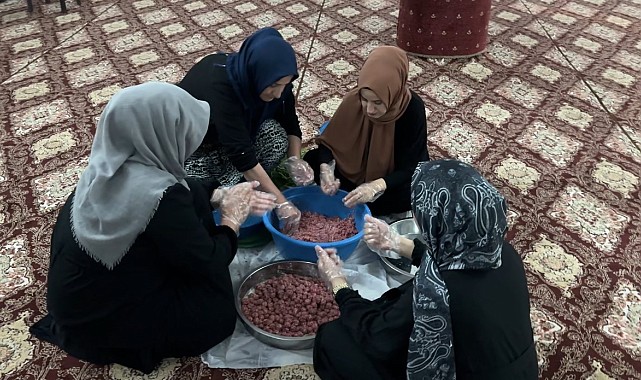3 yıldır geleneği sürdürüyorlar: Bayram namazı öncesi ikramlık "doğaba çorbası" hazırlandı