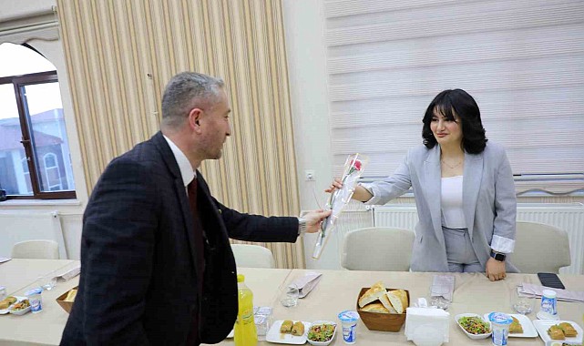 Ağrı İl Milli Eğitim Müdürü Kökrek, kadın çalışanlarla iftarda bir araya geldi